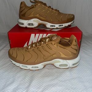 Nike Brown Sneakers with Air Max Cushioning